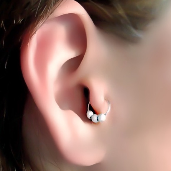 Stardust beaded tragus/helix hoop earring - Picture 4 of 8